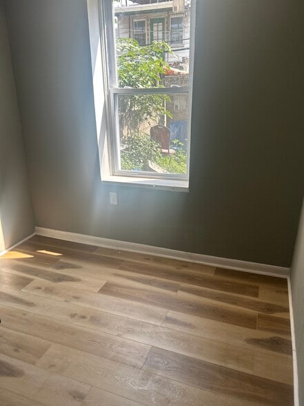 Building Photo - 1315 S Hicks St