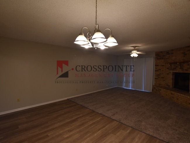 Building Photo - Adorable 3-bedroom, 2-bath duplex with 2-car garage in The Highlands Addition