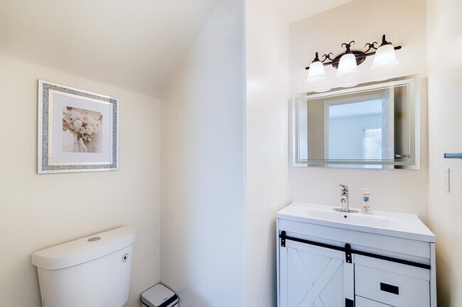 Building Photo - 14229 Shenandoah St