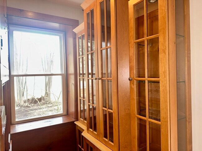 Building Photo - 25 Pine St