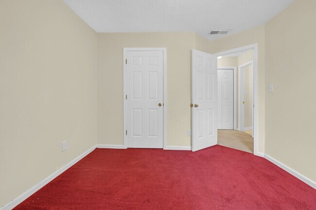 Building Photo - 5475 Hampton Ct