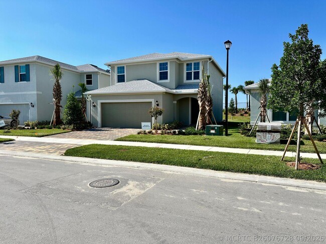 Building Photo - 10681 SW Morning Glory Dr