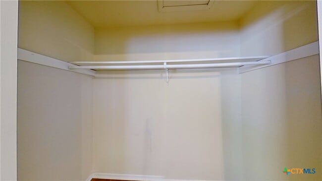 Building Photo - 2107 Magnolia Dr