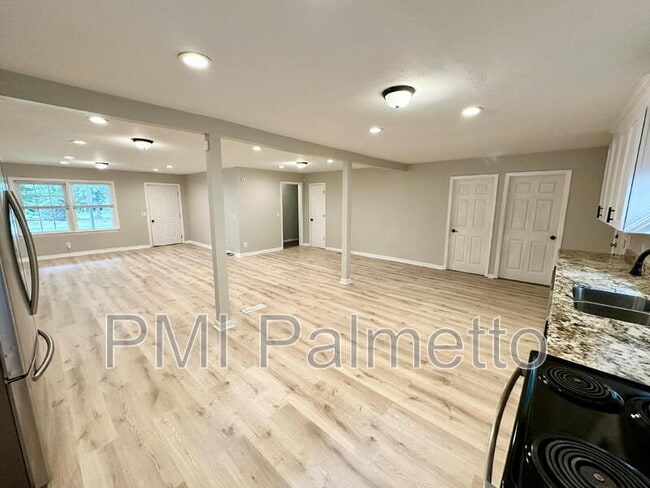 Building Photo - 948 Wateree Blvd