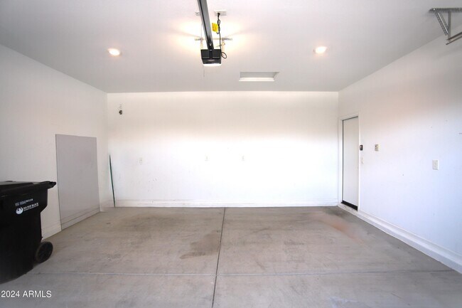 Building Photo - 9210 W Willow Bend Ln