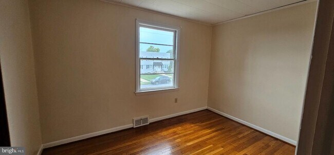 Building Photo - 230 E Whitlock Ave