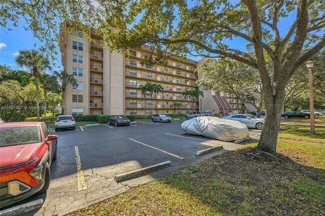 Building Photo - 3001 W Rolling Hills Cir