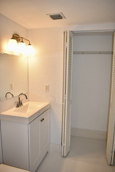 Building Photo - 55 E 4th St