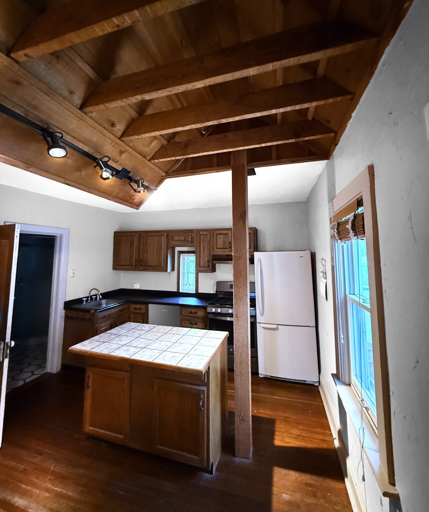 Kitchen View with appliances and island - 528 E Glover Ave