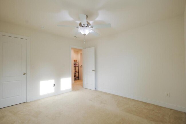 Building Photo - 411 Alamosa Pl