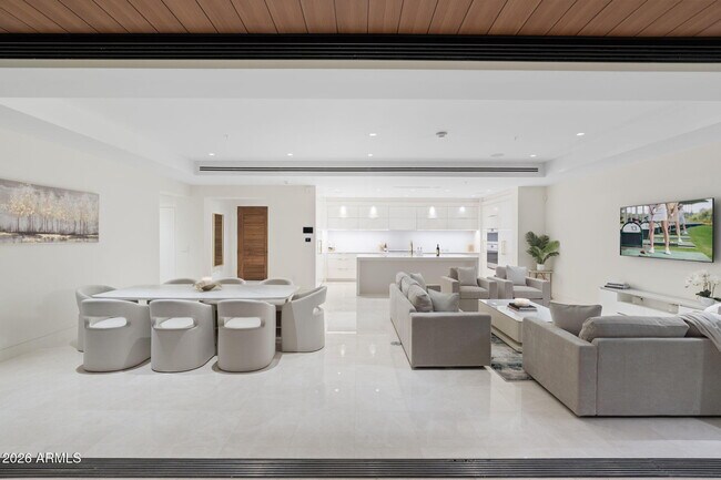 Building Photo - 6587 N Palmeraie Blvd