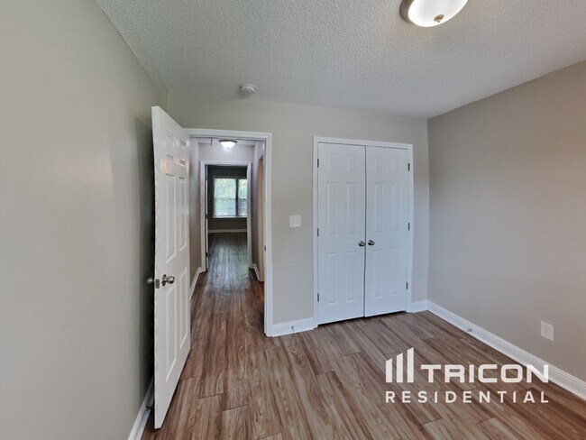 Building Photo - 7205 Spanglers Spring Way