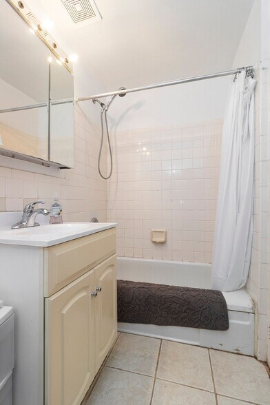 Building Photo - 1540-1552 1st Avenue-SI ID1032061P