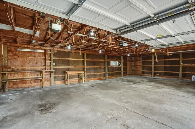 Building Photo - 568 W Main St