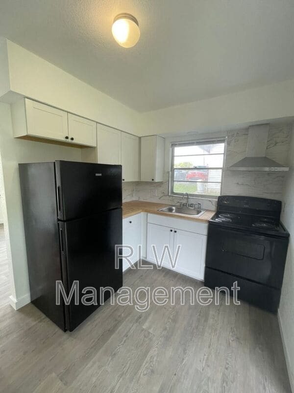 Building Photo - 117 Cherry Ave