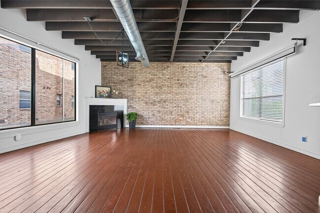 Building Photo - 708 W Clay St