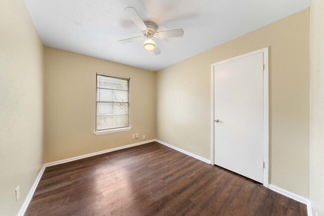 Building Photo - 138 Dora St