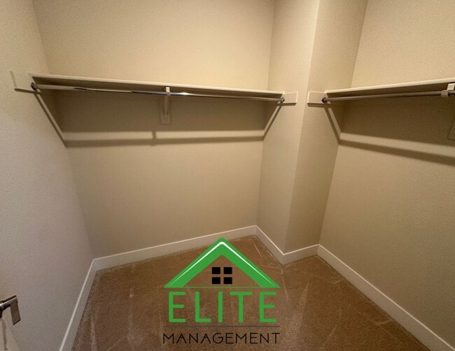 Building Photo - Charming and Spacious Home in Desirable El...