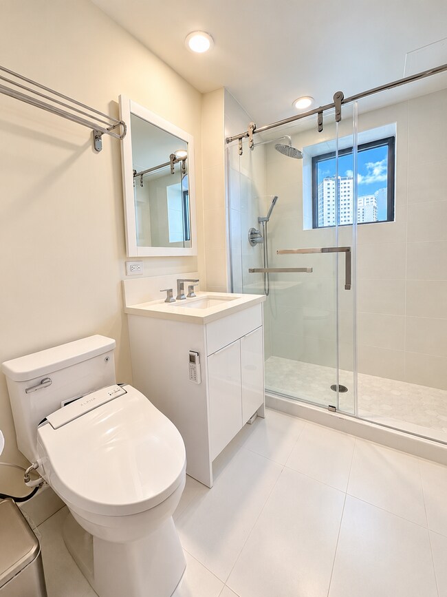 Building Photo - 1551 Ala Wai Blvd