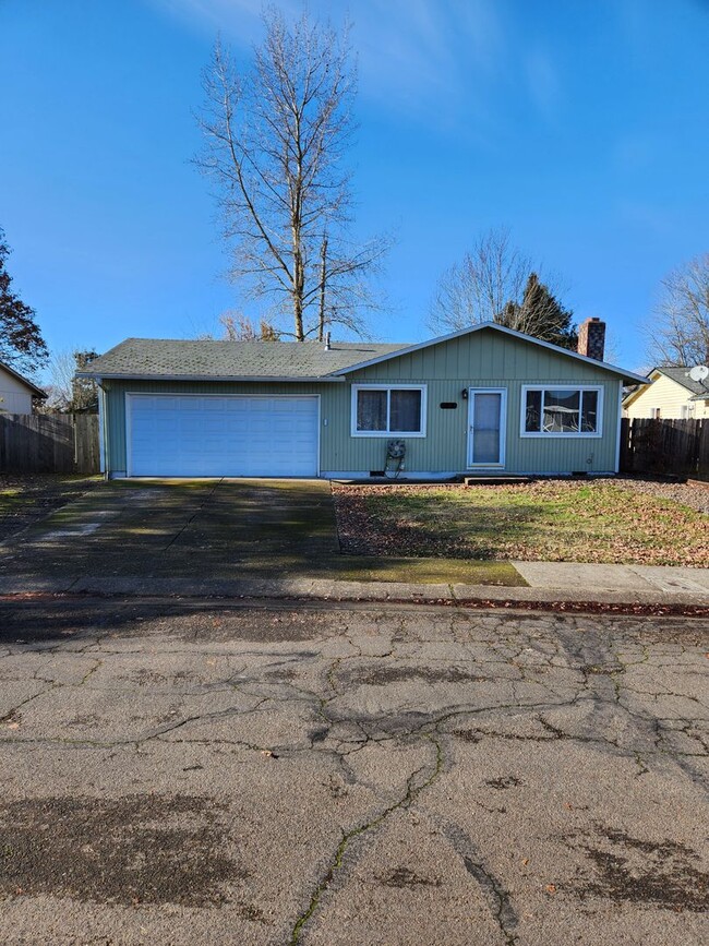 Primary Photo - 3 Bedroom Home Excellent Location Near Schools