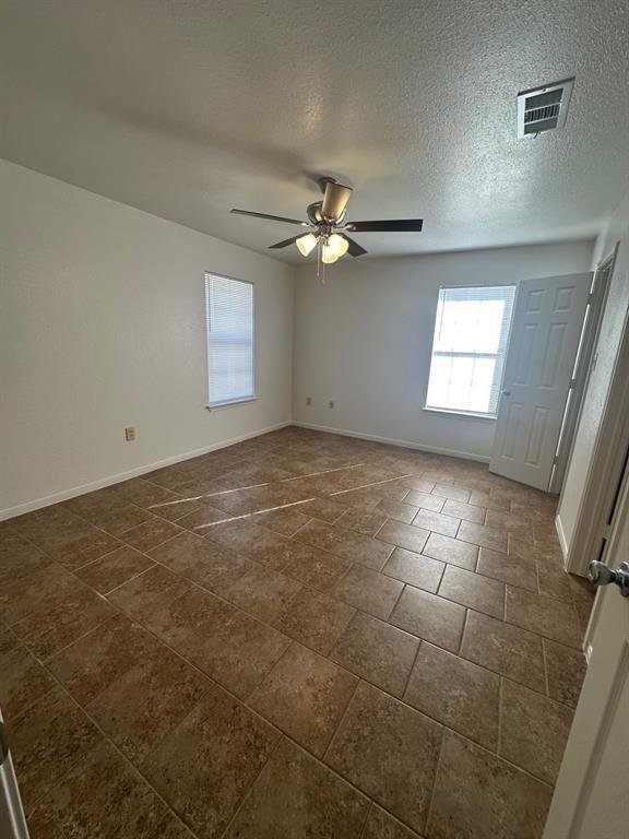 Building Photo - 709 Willowood