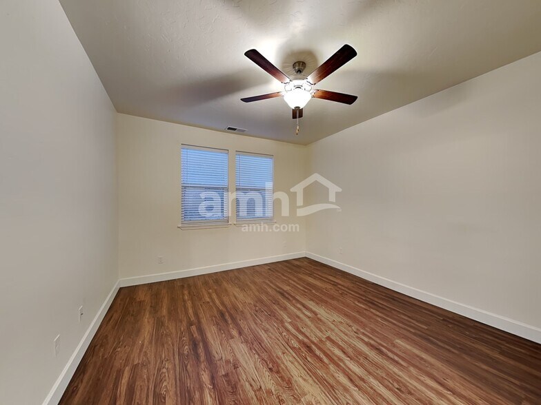 Building Photo - 3465 S Bartlett Ave