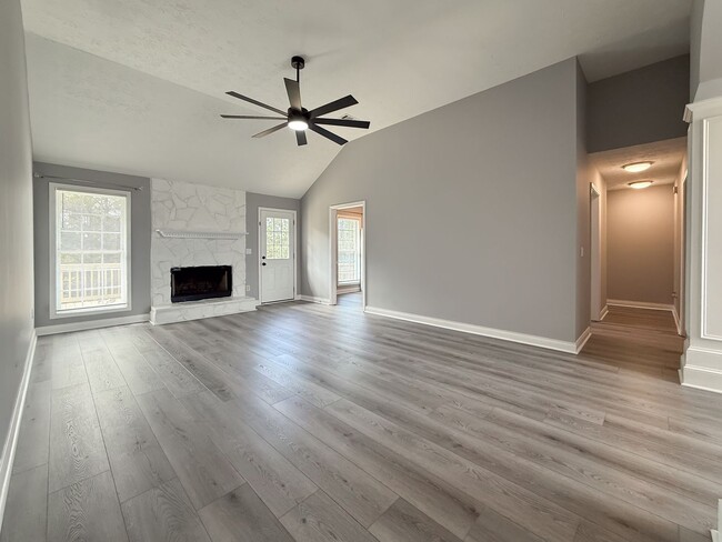 Building Photo - 2018 Tranquil Ln