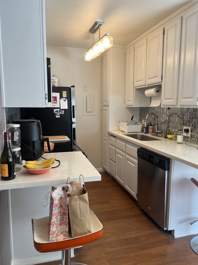 Building Photo - 2002 4th St