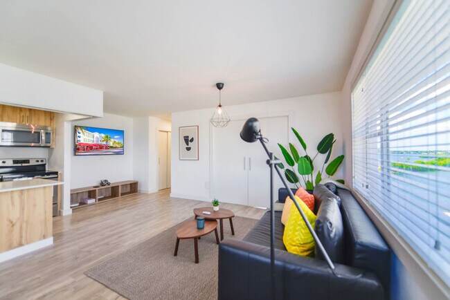 Primary Photo - 7904 West Dr