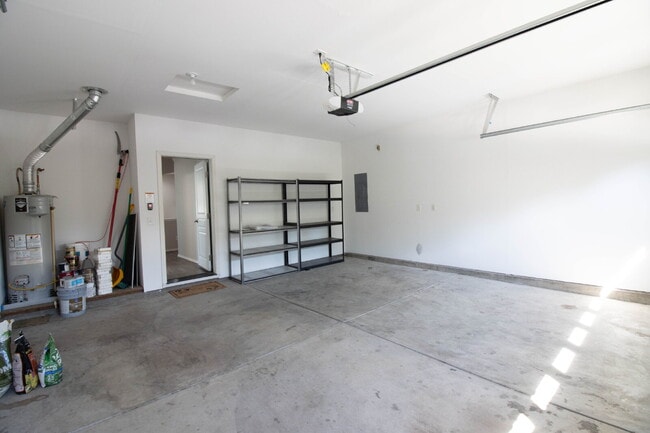 Building Photo - A BEND HOME FOR PEOPLE AND PETS!