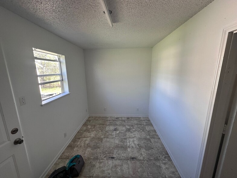 Building Photo - 3625 Maple Ave