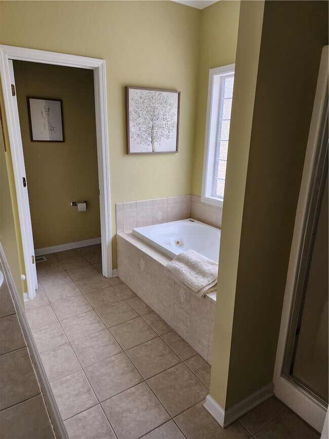 Building Photo - 1315 Stillwater Dr