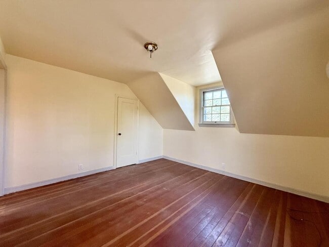 Building Photo - 882 NE 7th St