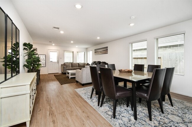 Primary Photo - 27023 Breakaway Ln