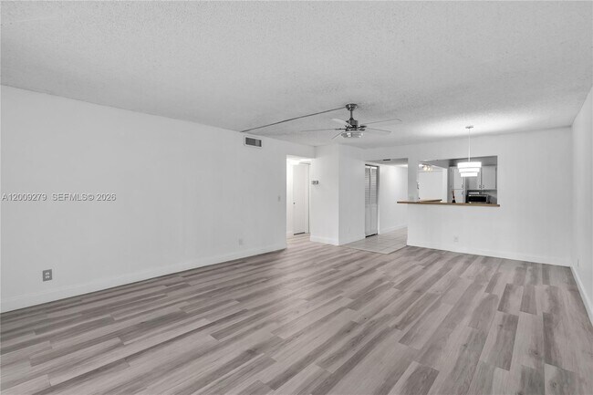 Building Photo - 8513 Old Country Manor