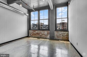 Building Photo - 1701 Tulip St