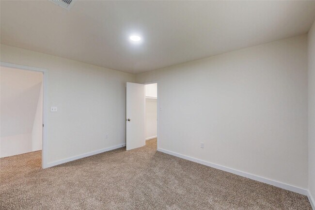 Building Photo - 2218 Poplar Park Dr