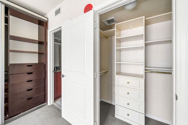 Building Photo - 403 S Sapodilla Ave