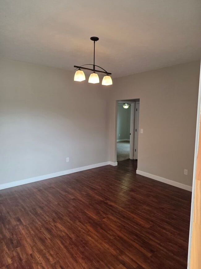 Building Photo - 2 Bed 2 Bath Chatham 1600.00