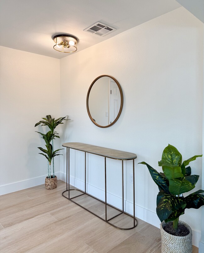 Building Photo - 156 N Boulevard of the Presidents