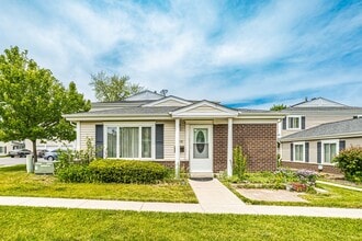 Building Photo - 1553 Cove Dr