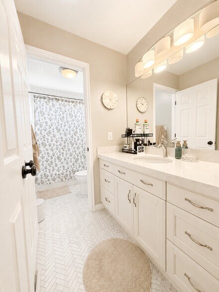 Building Photo - 7136 Ponderosa Dr