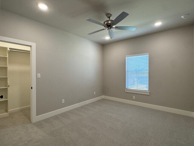 Building Photo - 7110 Alexander Dr