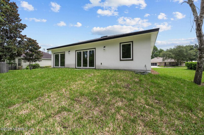 Building Photo - 213 Deportivo Dr