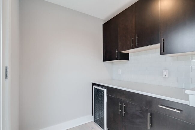 Building Photo - Northern Liberties Townhome with Parking