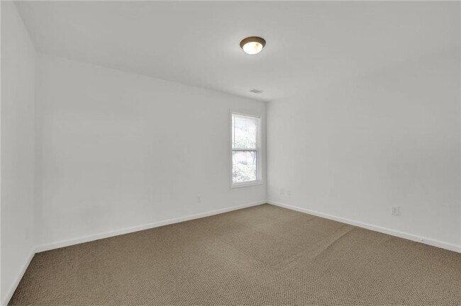 Building Photo - 3335 Briaroak Dr