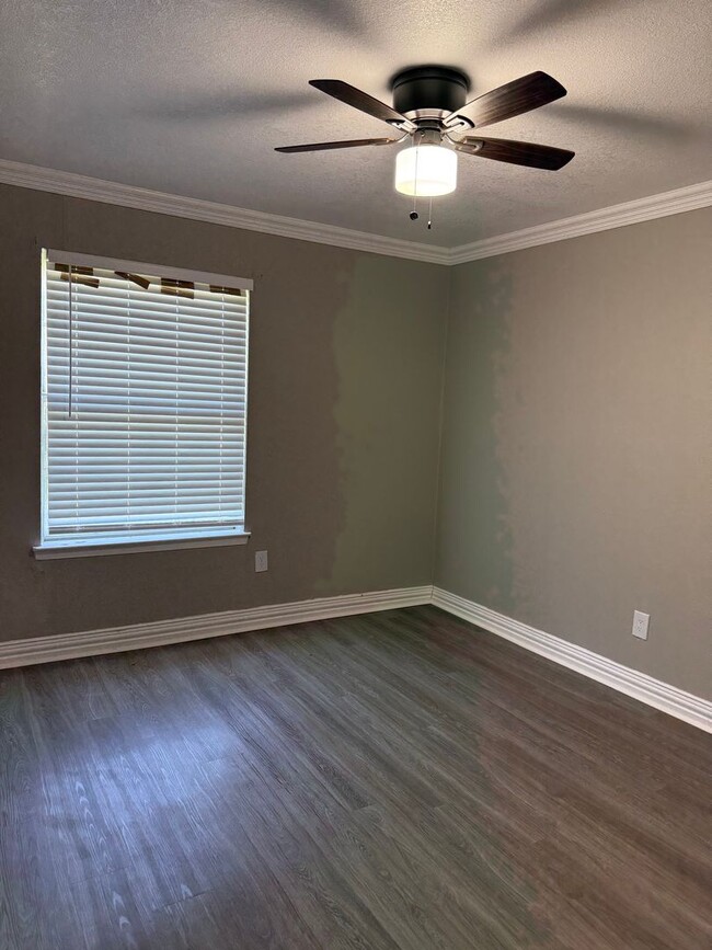 Building Photo - House for rent in Arlington