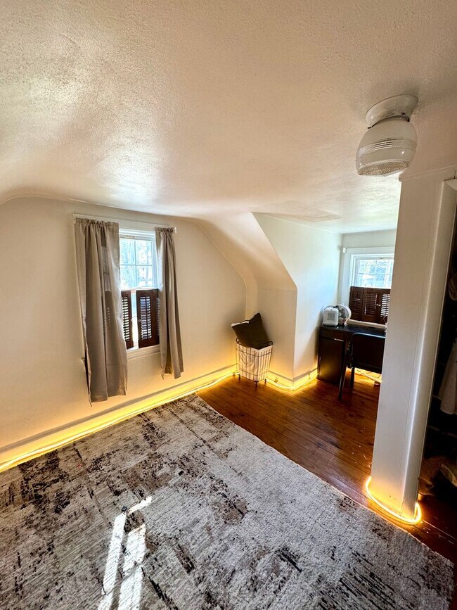 Building Photo - 5 Bed 2 Bath Home for Rent in Chesapeake!