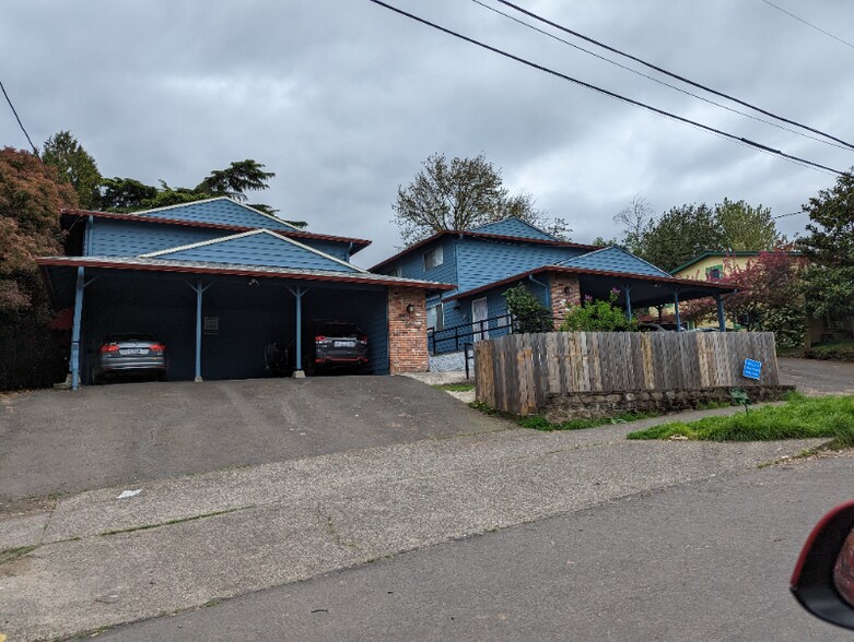 Building Photo - 2536 SE 29th Ave