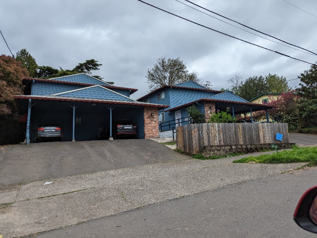 Building Photo - 2536 SE 29th Ave